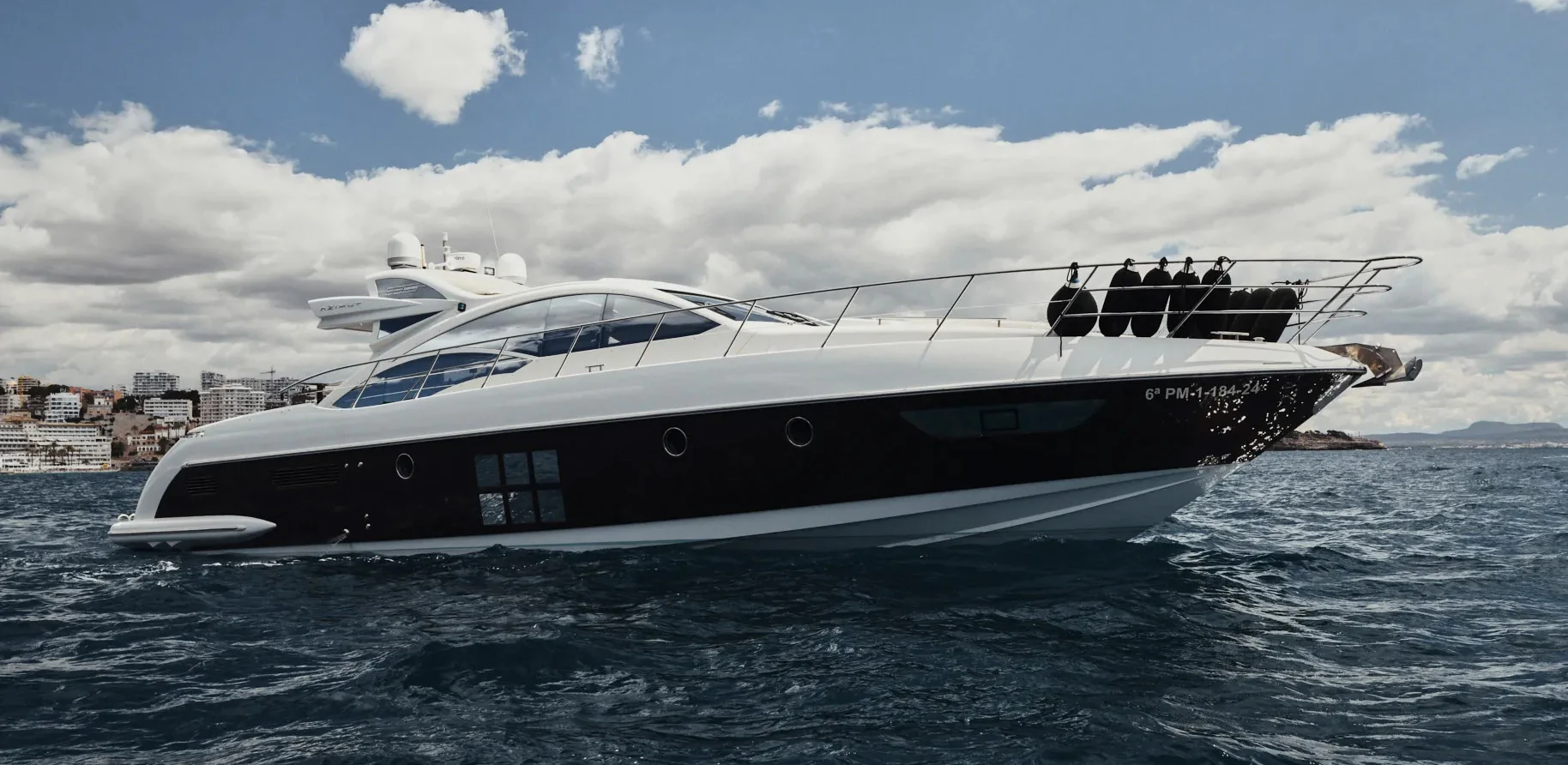 azimut-62s-exterior-en-cala-aguas-cristalinas