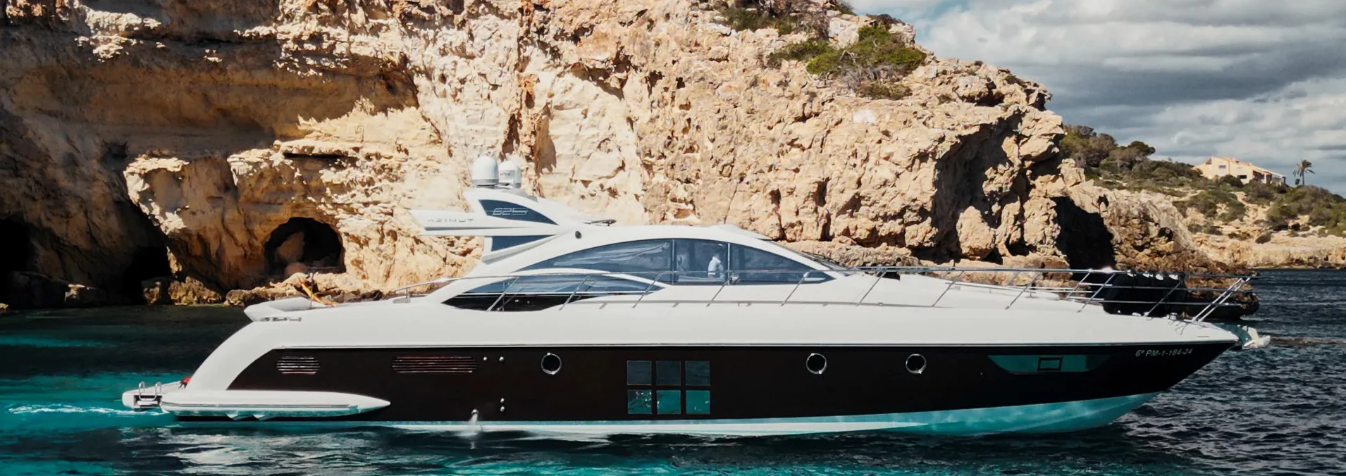azimut-62s-vista-aerea-o-en-fondeadero