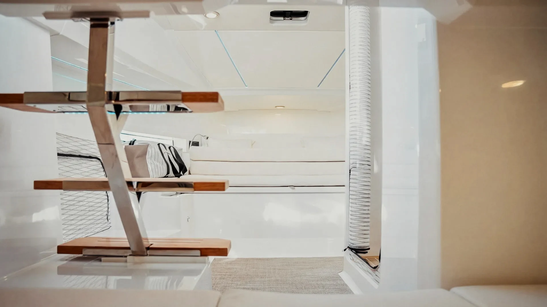 de-antonio-d32-solarium-de-proa