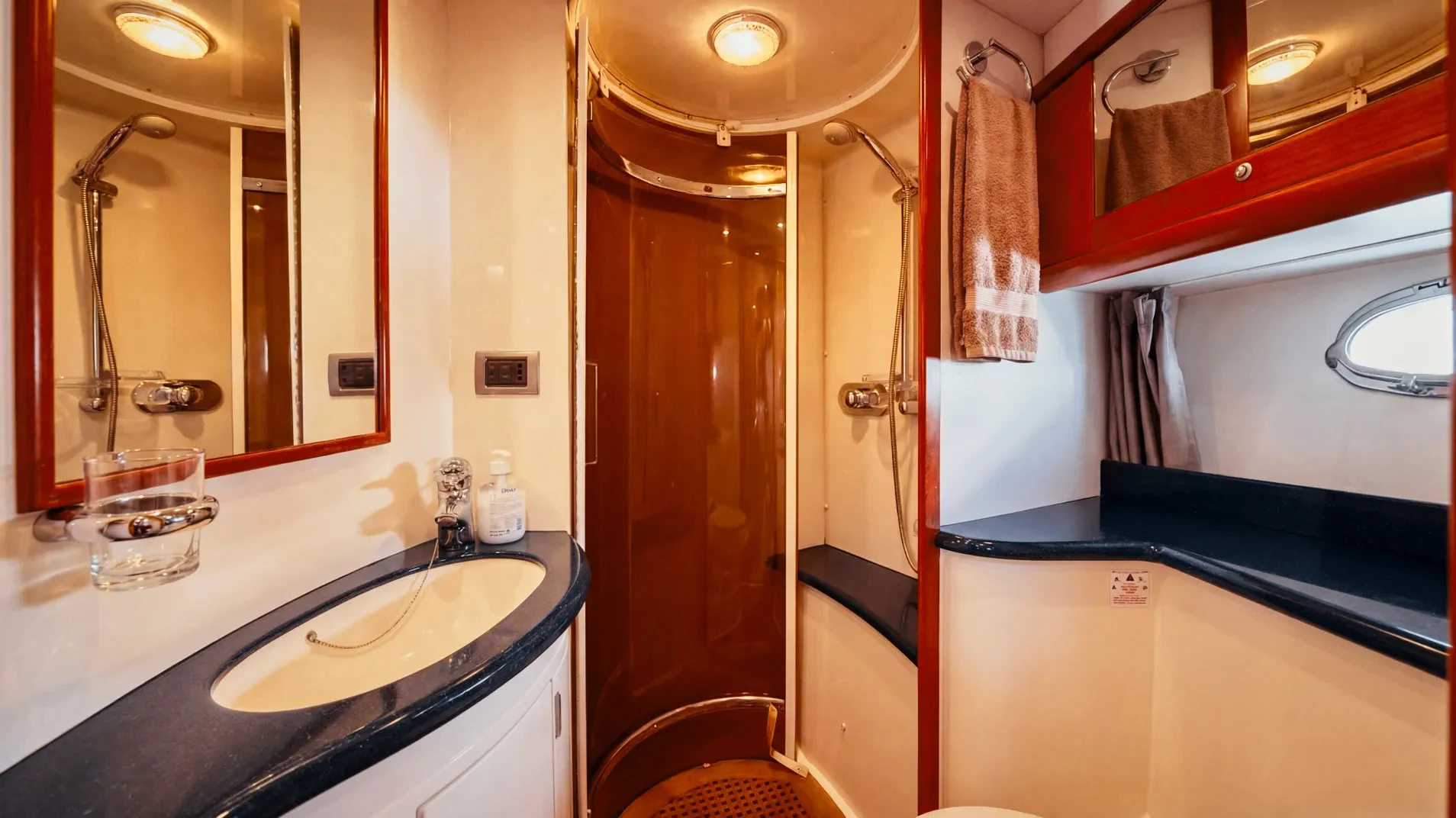 sunseeker-50-exterior-en-fondeadero