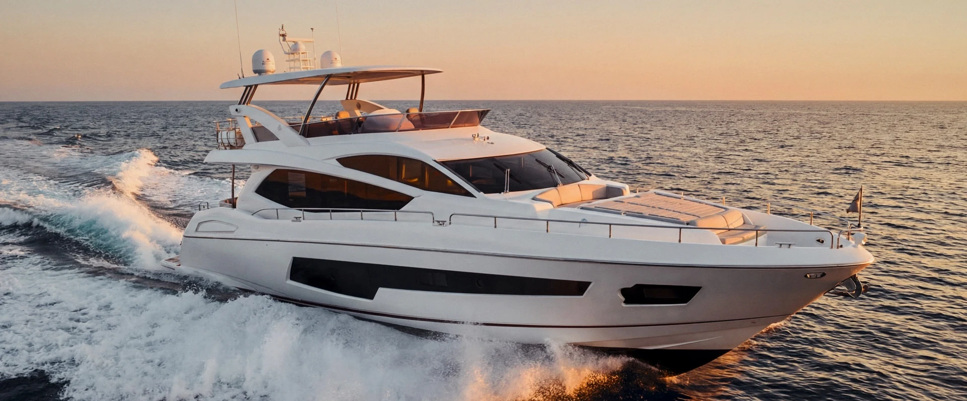 sunseeker-75-atardecer-desde-el-flybridge
