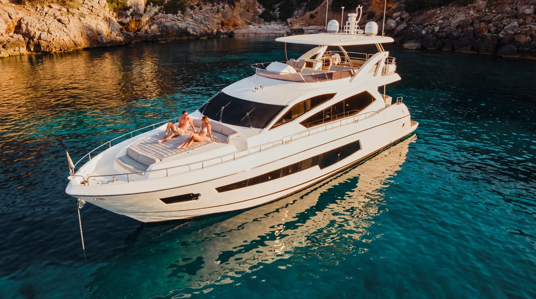 sunseeker-75-exterior-en-navegacion