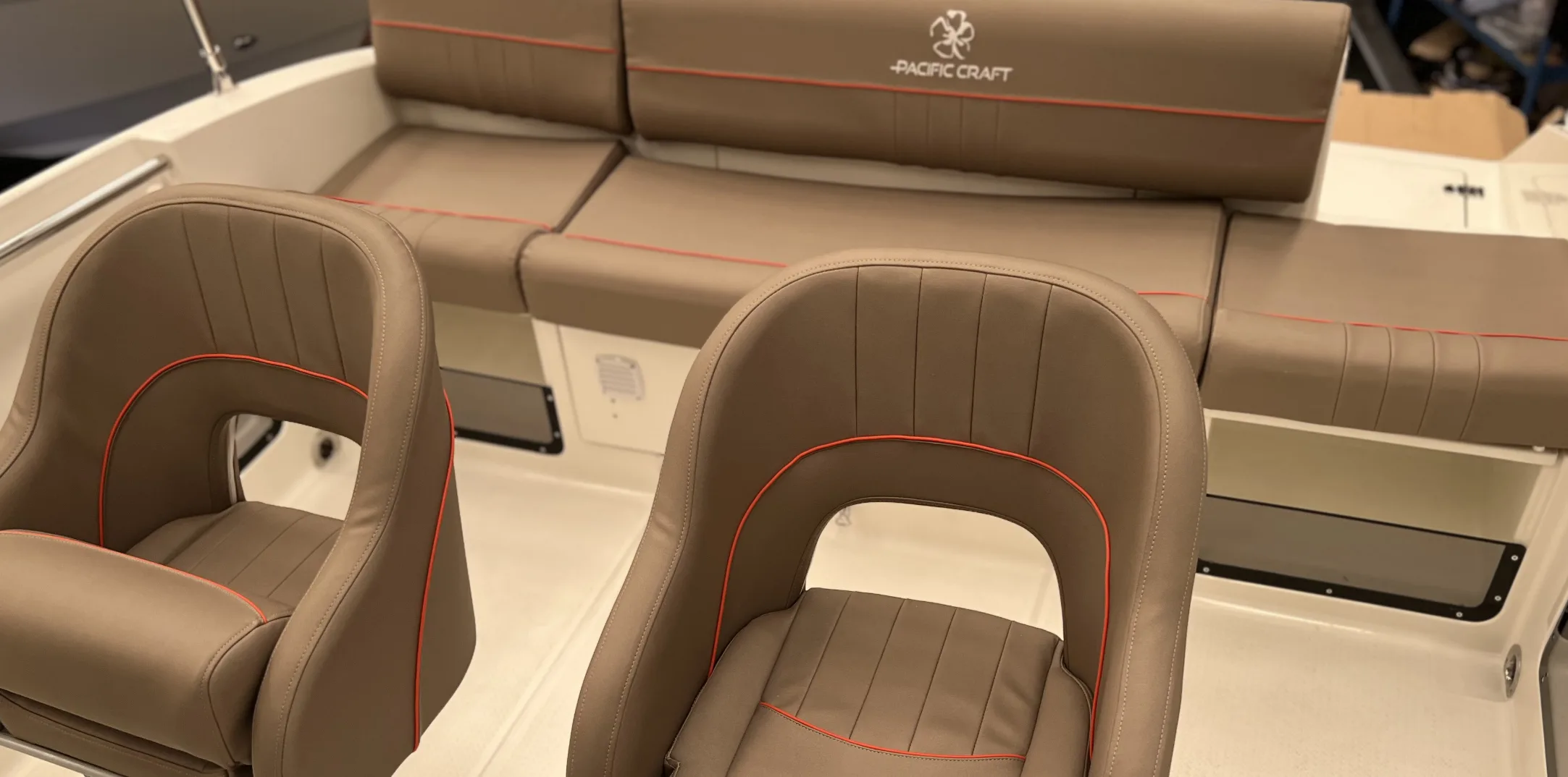 pacific-craft-630-sun-cruiser-asientos-de-cockpit