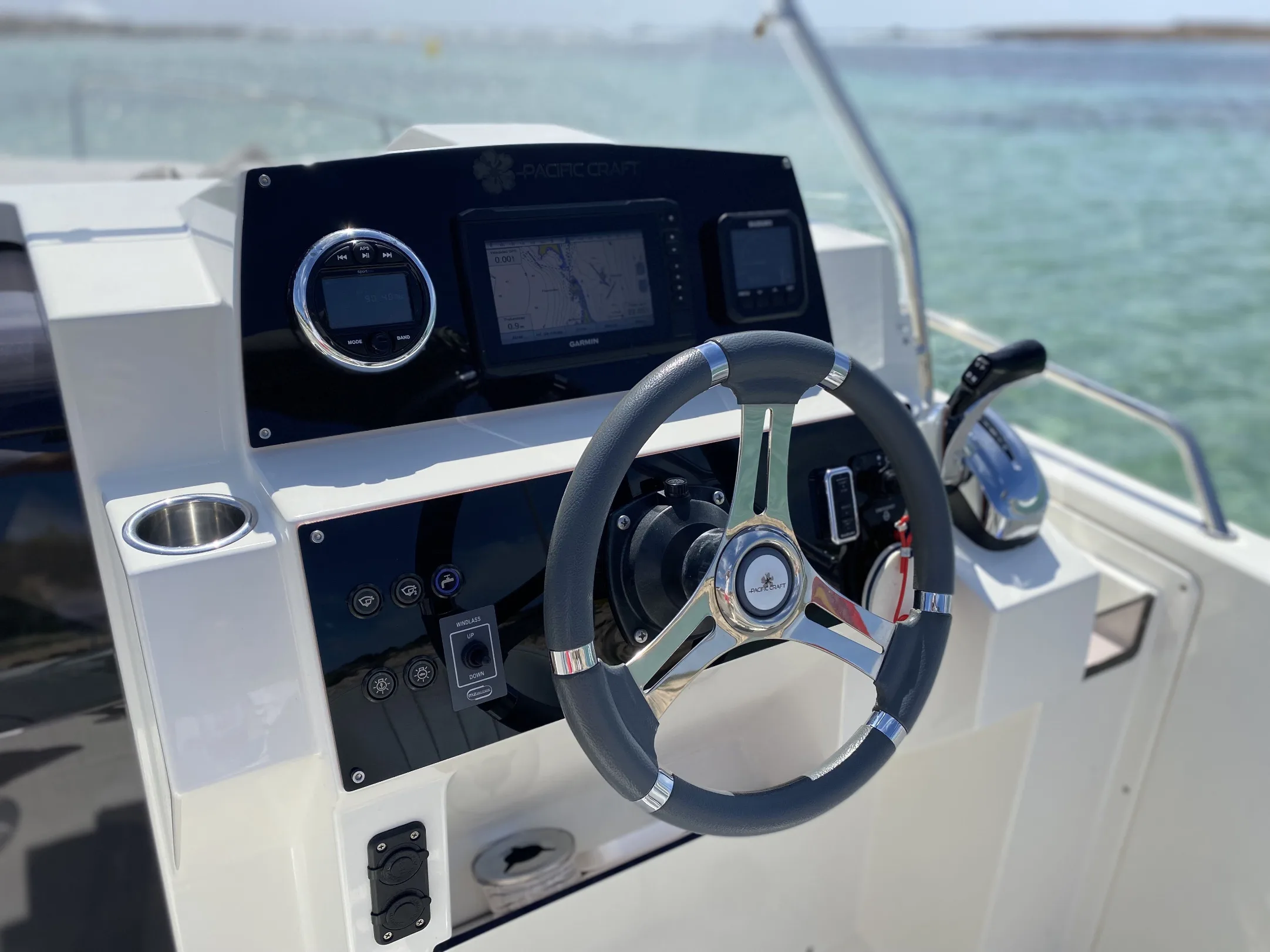 pacific-craft-630-sun-cruiser-puesto-de-mando