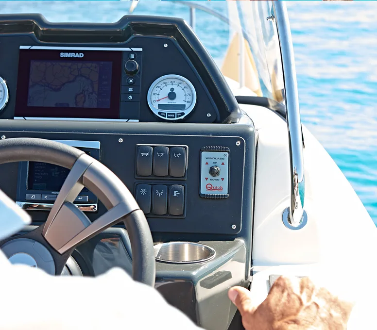 quicksilver-755-sundeck-puesto-de-mando